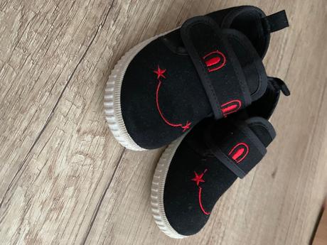 Ľahunké topánky, 24