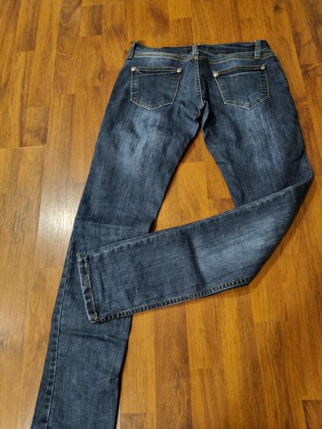 Tmavé elastické rifle, 32