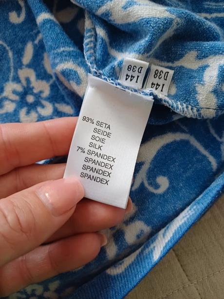 Luxusný svetrík blumarine č.s, s