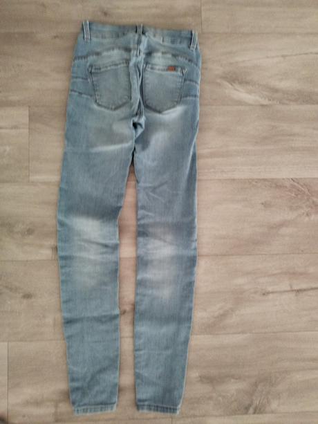 Elastické rifle, new yorker,26