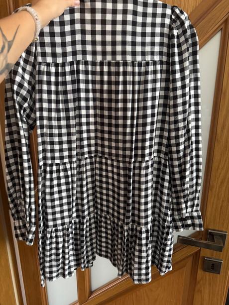 Predlzena kosela / saty, reserved,s