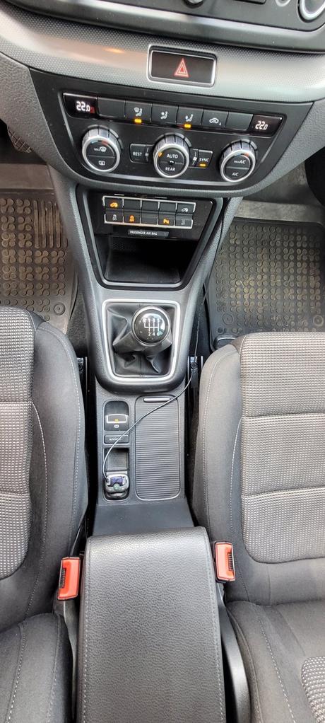 Vw sharan 2.0tdi 7-miestny , top stav,ťažné+2.sada, volkswagen