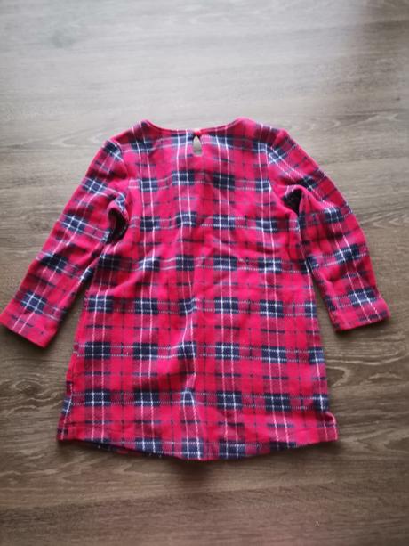 Kárované šaty, 98