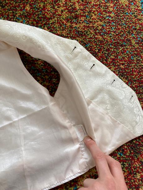 Slavnostna vesta, 86