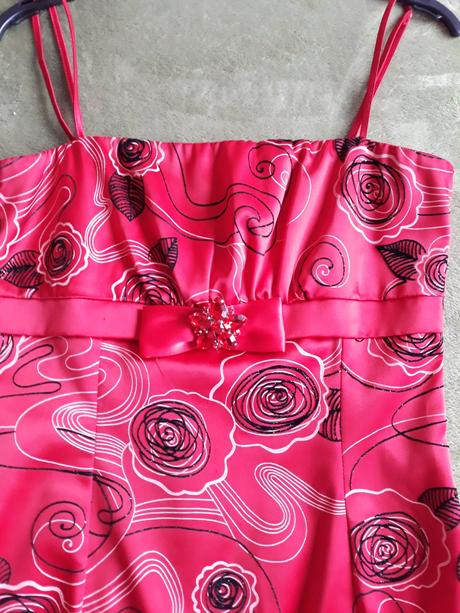 Spolocenske saty, 38