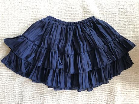 Nariasená volánová sukňa, 146