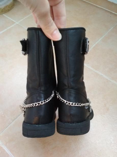 Prechodné čierne čižmičky, 25