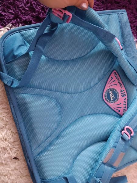 Je táto školská taška vhodná pre prváčku?