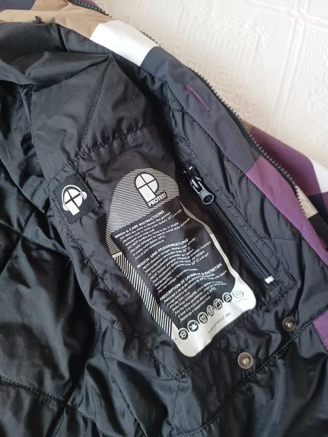 Dievcenska lyziarska - snb bunda protest, 152