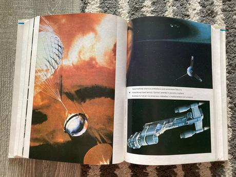 Mestá v kozme-prvé vyd.1989,