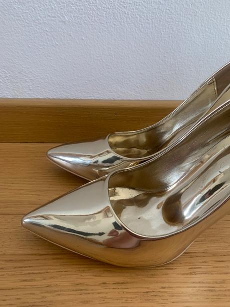 Zlate lodicky 38, 38