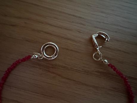 Náramok z červeného koralu, 