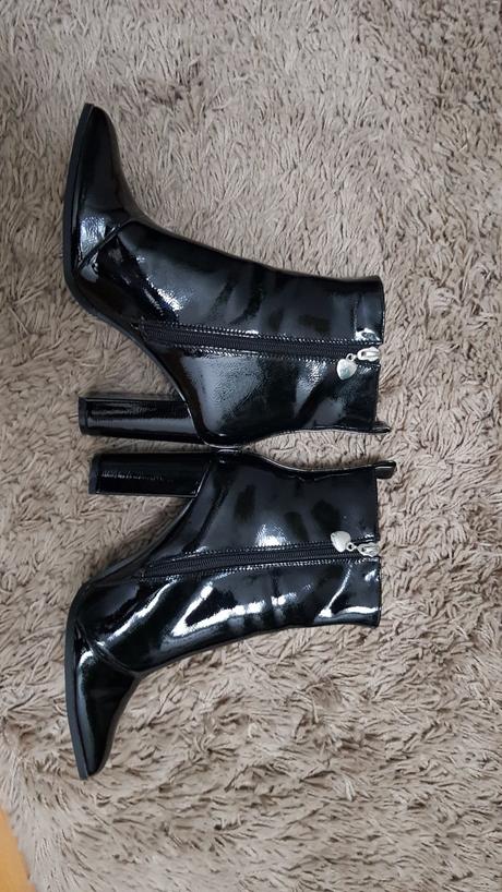 Krásne lesklé čizmičky deezee, 39