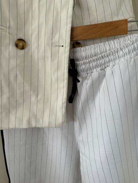 Nohavicový kostým, 36