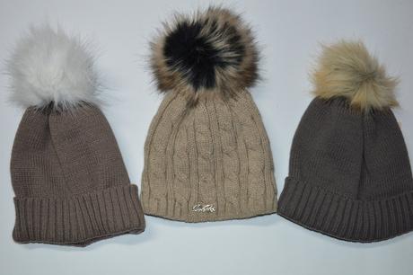 Čiapočka s pravým jemným brmbolcom, <50 - 158