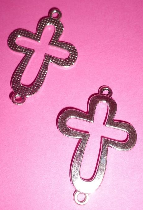 Kovový komponent v tvare krížika, 