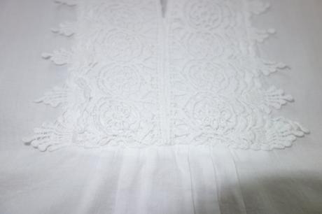 Biely top s čipkou, 38