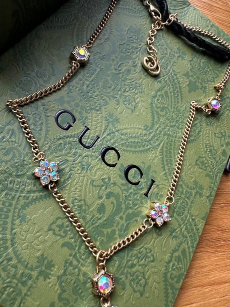 Krásny nový náhrdelník gucci s odleskami, gucci