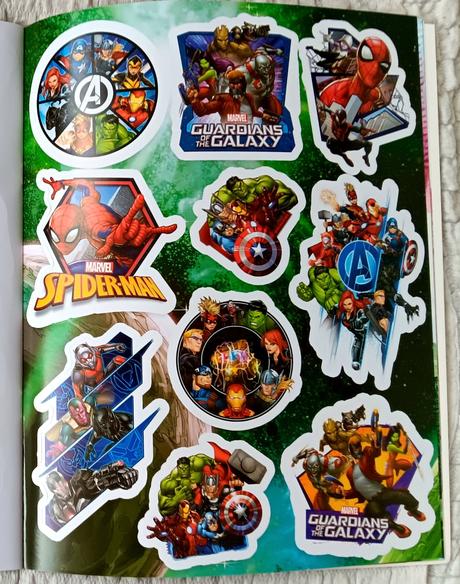 Samolepková knižka marvel, 