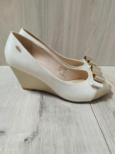 Zlaté topánky na platforme, 39