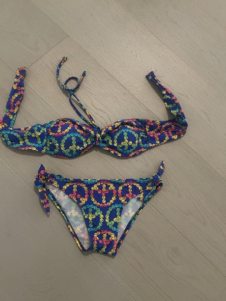 Farebné plavky-univerz. veľkosť vďaka strihu s-m, m