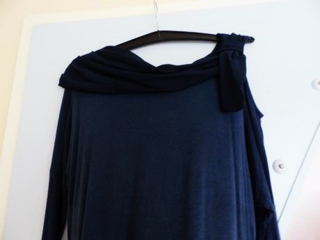 Tričko s výrezom na ramene, m