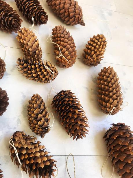 Naturálne ozdoby/šišky 60 ks, 