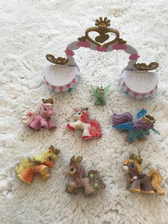 Filly koníky s krmitkom, 