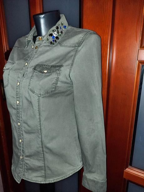 Košeľa s kamienkami na golieri veľ.s, s