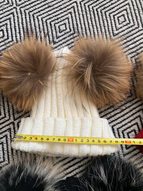 Ciapky pletene s brmbolcami, 92