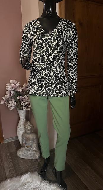 Zeleno biely top so vzorom a výstrihom zn. magenta, l / m