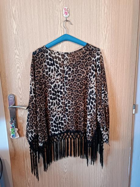 Leopardia blúzka so strapcami,