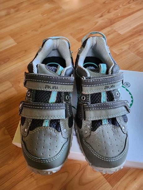 Nove tenisky, santé,30 / 31 / 33