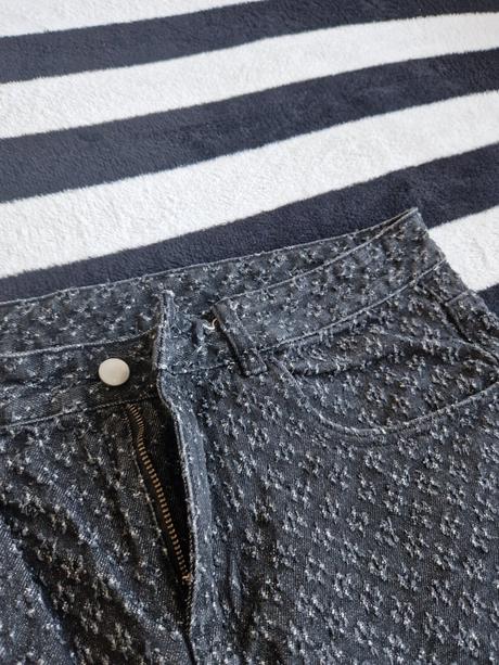 Bodkované džínsy, l