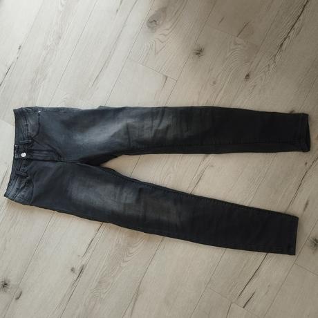 Čierne rifle s vysokým pásom, house,m