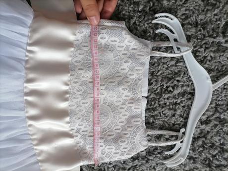 Nádherné slávnostné saty, 98