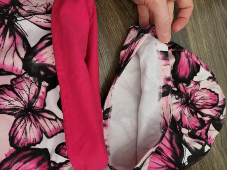 Čiapka a nakrčník, 98