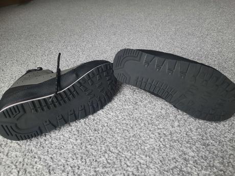 Turisticke vyssie tenisky, 36