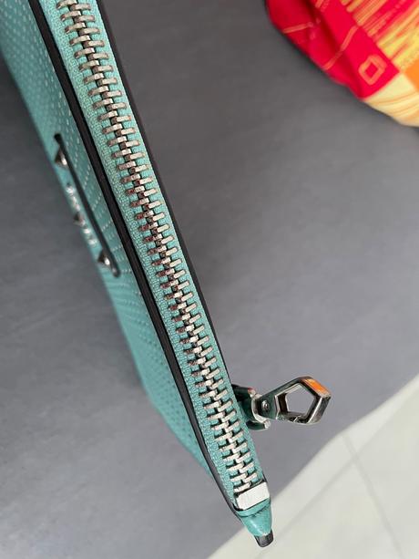 Malá listová guess kabelka, guess