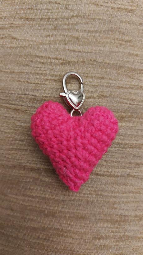 Háčkovaný prívesok srdiečko, 