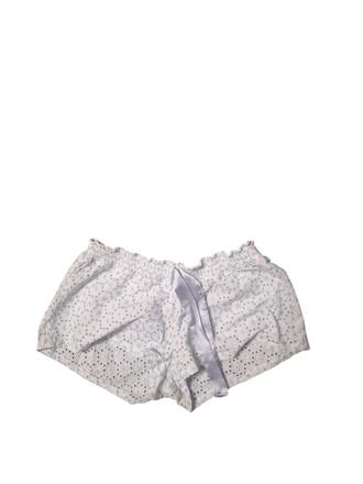 Dámske šortky s okrasnými dierkami, xs