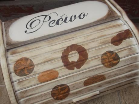 Pečivo-chlebník masívny, 