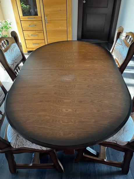 Dreveny stôl a stoličky,