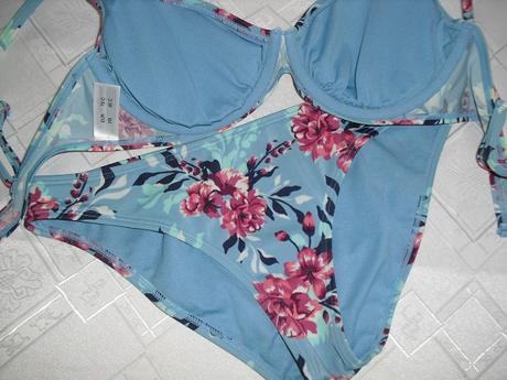 Nebeske kvietkovane bikiny, c&a,s