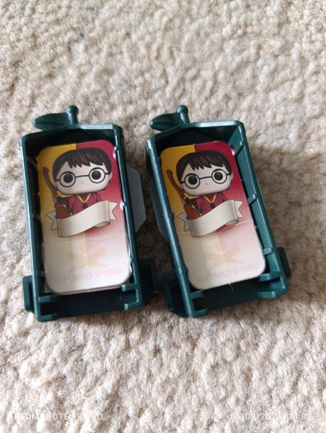 Postavičky a doplnky harry potter kinder joy, 