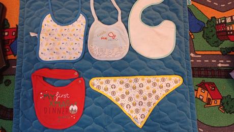 Podbradníky, slintaciky, aj vianočný, 