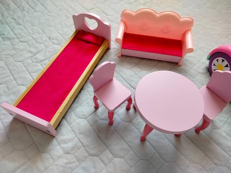 Nábytok a auto pre barbie, 