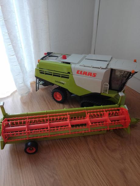 Bruder kombajn claas lexion, 
