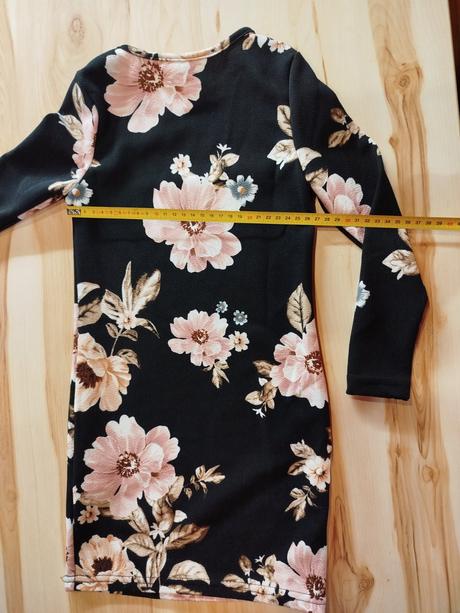 Kvetinové šaty, 122