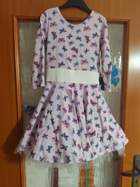 Šaty na predaj, 128